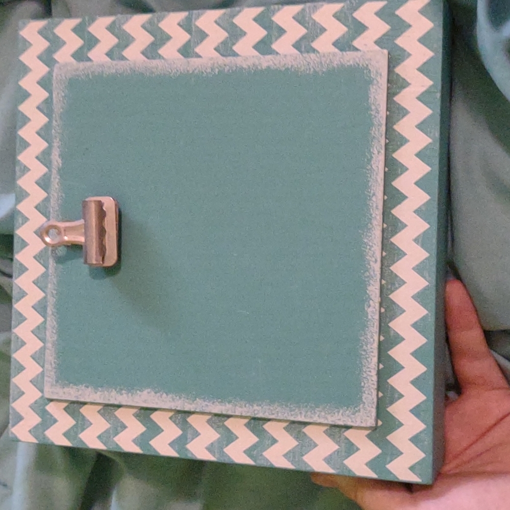Artistic picture holder
